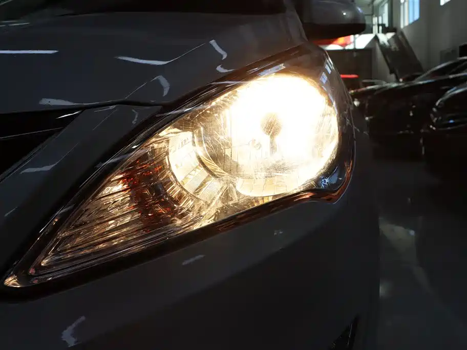 Hyundai Verna 2010 Sedan 1.4L Automatic Comfort GS фото 19