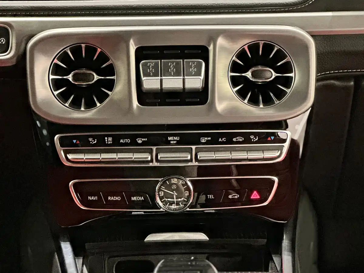 Mercedes-Benz G-Class 2024 G 500 фото 10