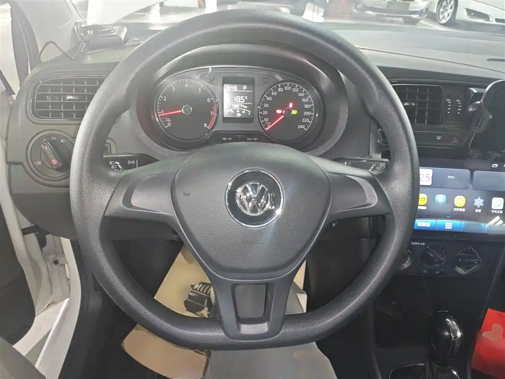 Volkswagen Polo 2016 1.4L Automatic Trend фото 7