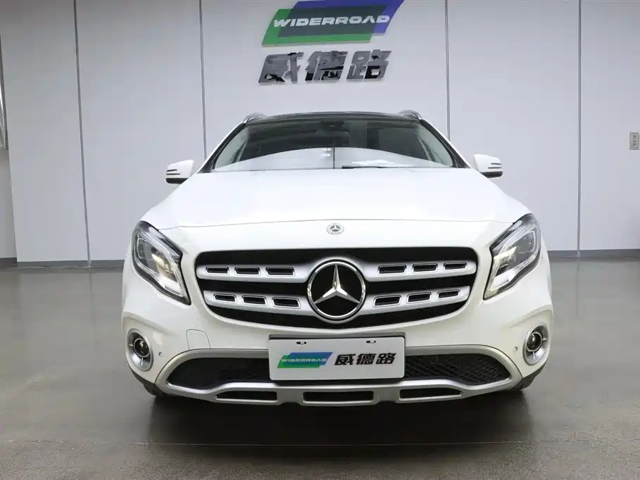 Mercedes-Benz GLA 2017 GLA 220 4MATIC Fashion фото 2