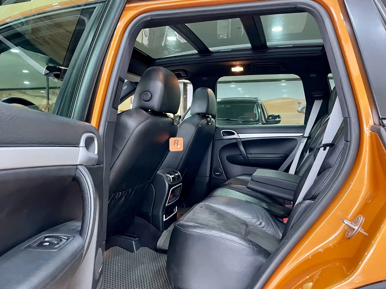 Photo 9 - Porsche Cayenne