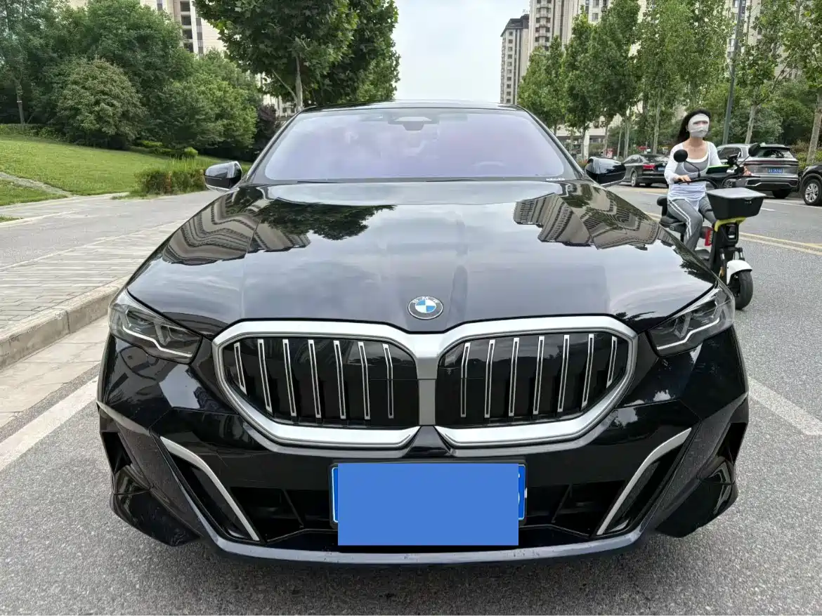 BMW 5 Series 2024 530Li Premium M Sport Package фото 2