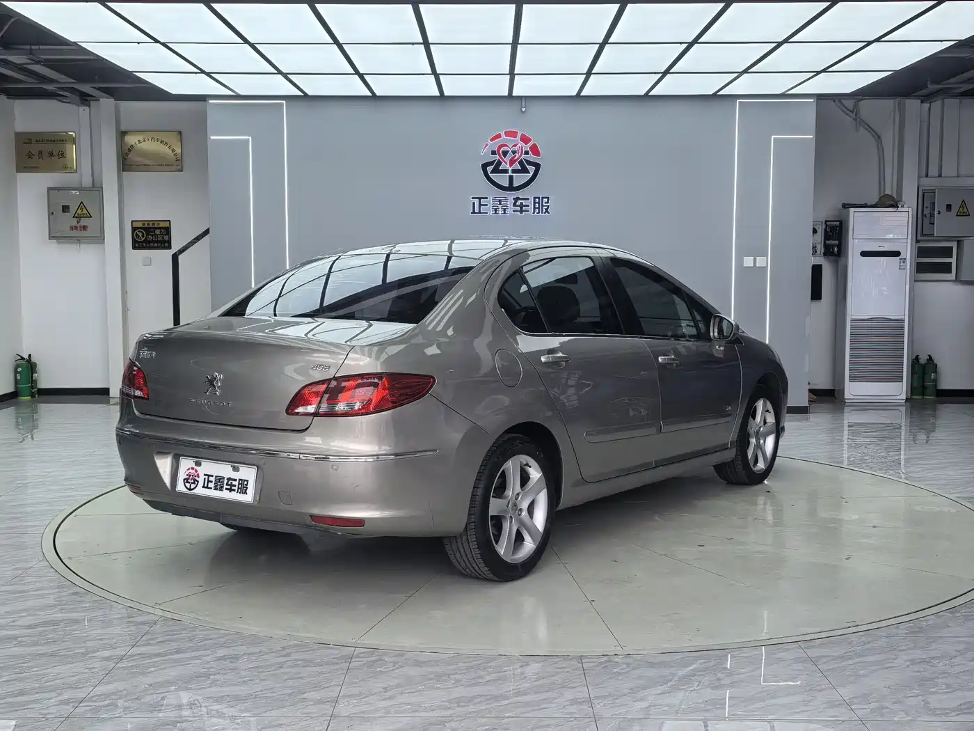 Peugeot 408 2011 2.0L Automatic Comfort Edition фото 15