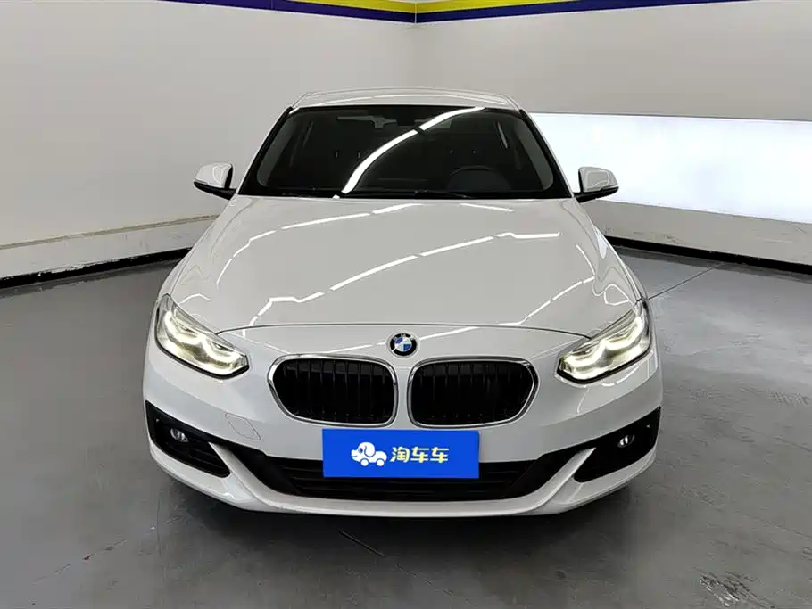 BMW 1 Series 2019 118i Fashion Edition фото 2