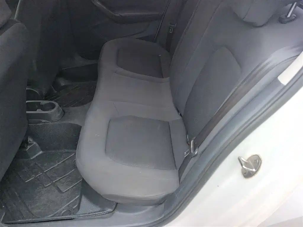 Volkswagen Santana 2015 1.6L Manual Trend Edition фото 17