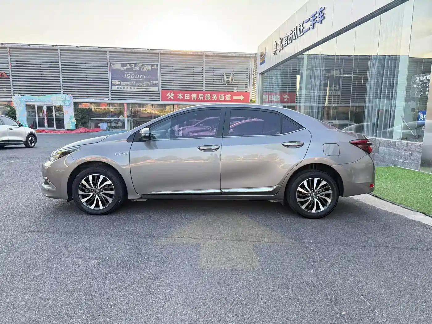 Toyota Corolla 2018 Hybrid 1.8L E-CVT Smart Edition фото 6