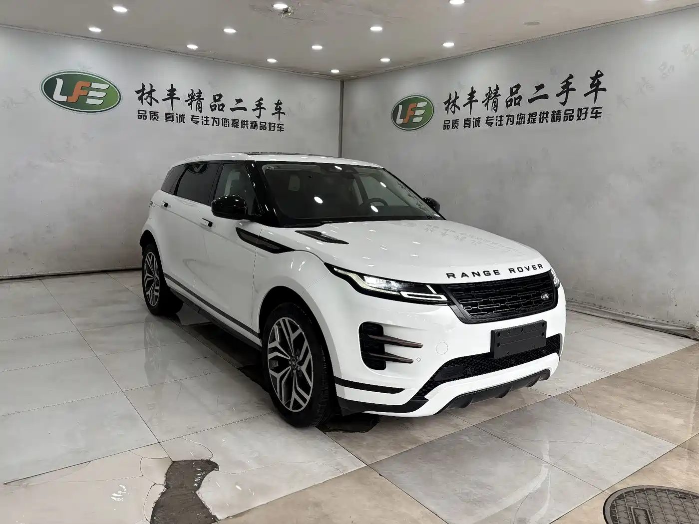 Land Rover Range Rover Evoque 2026 Range Rover Evoque L SE фото 4