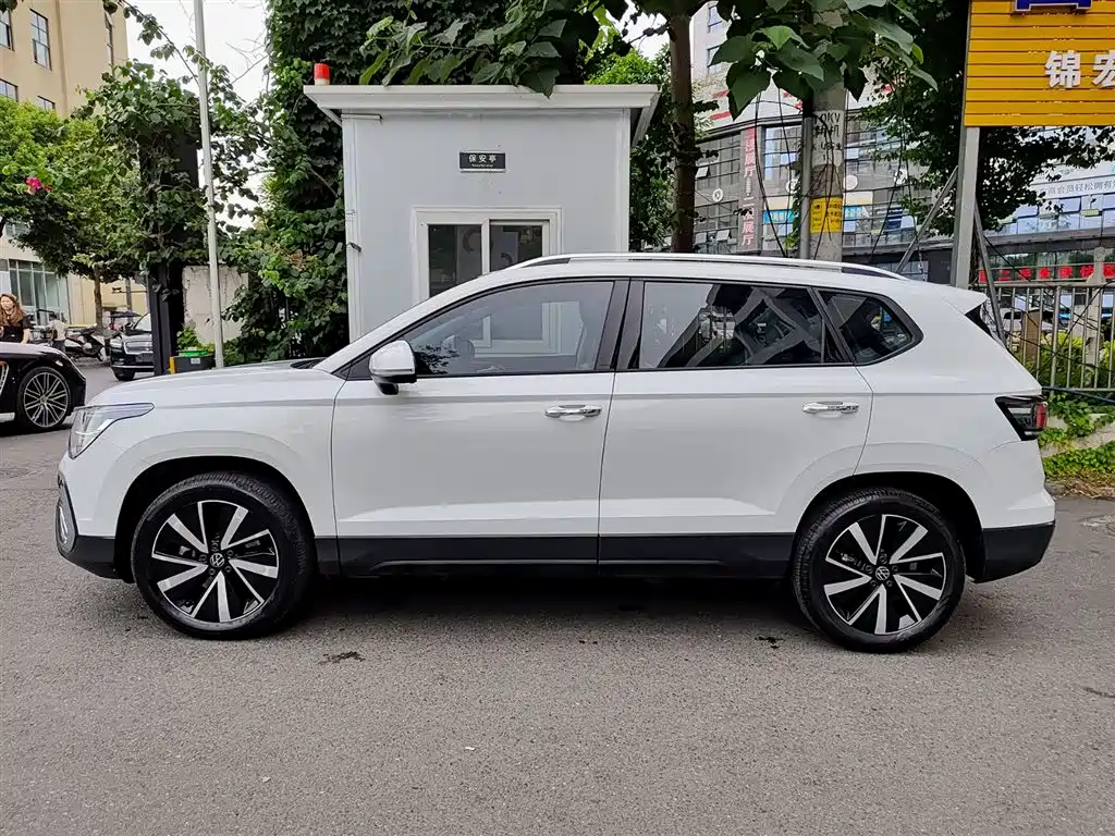 Volkswagen Tharu 2025 2025 Model 300TSI 2WD Bright Moon Edition