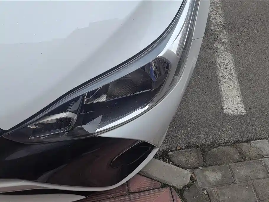 Toyota YARiS L Zhi Xuan 2015 1.5E Auto Charming Edition фото 4