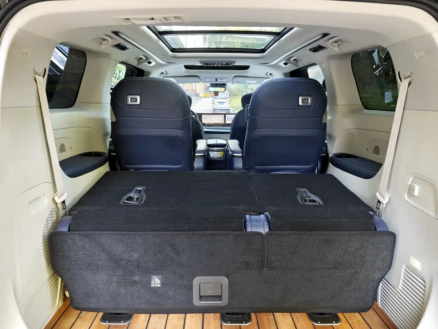 SAIC Maxus Maxus G90 2023 2.0T Interstellar 7-seater фото 32