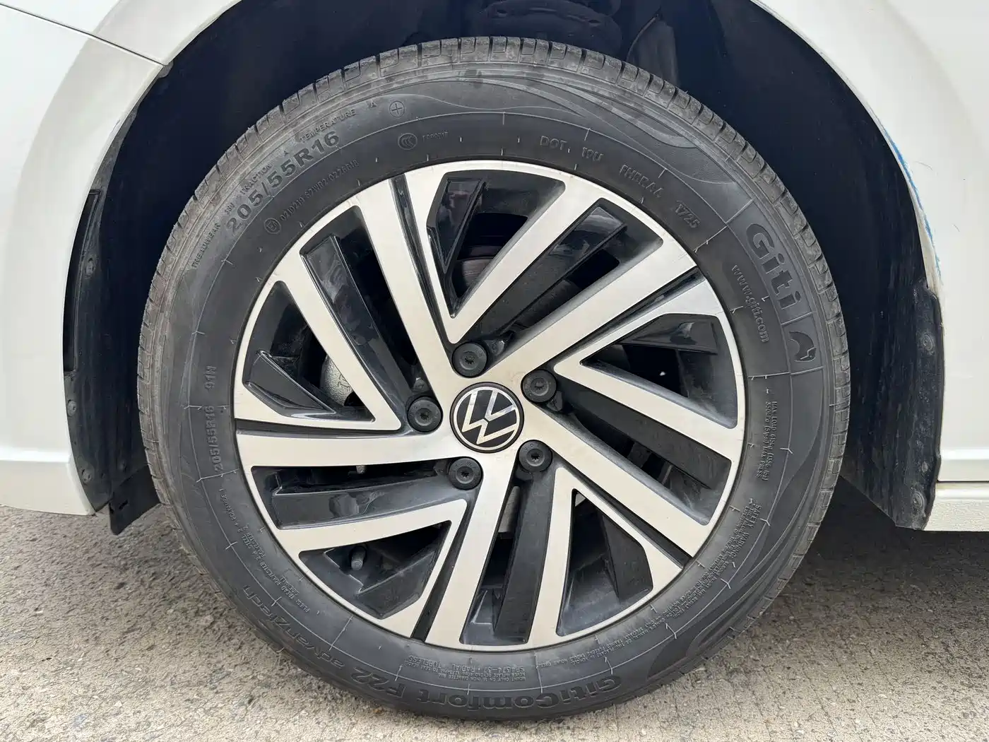 Volkswagen Lavida 2024 Model 1.5L Automatic Starlight 5 Million Edition фото 13