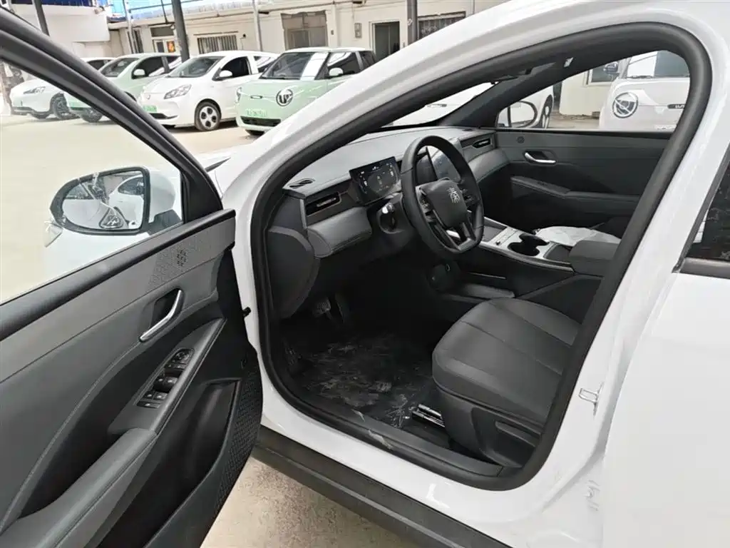 BYD Qin PLUS 2026 DM-i Smart Edition 128KM Progressive фото 16