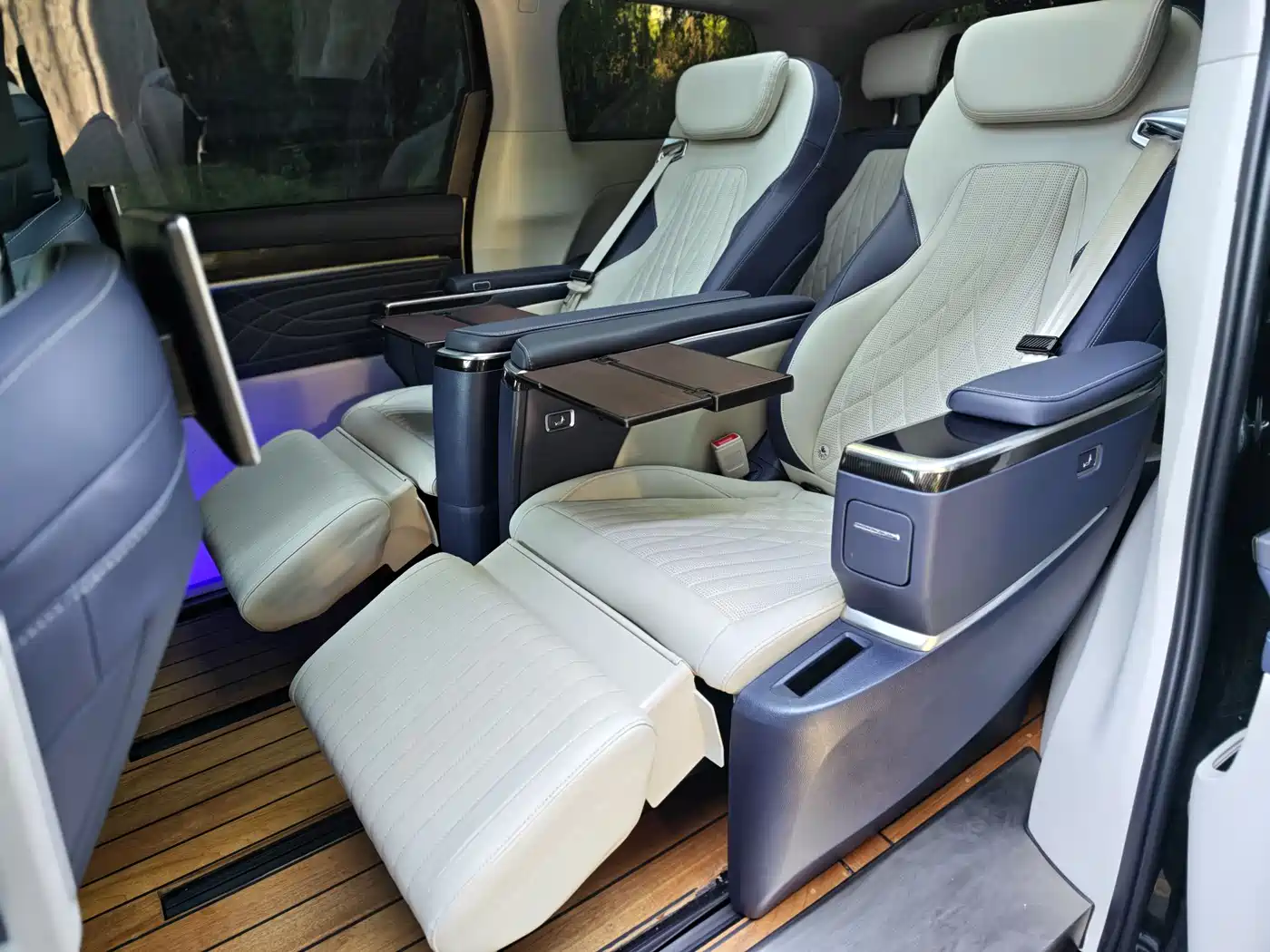 SAIC Maxus Maxus G90 2023 2.0T Interstellar 7-seater фото 19
