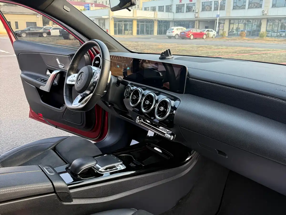 Mercedes-Benz A-Class 2019 A 200 L Sport Sedan фото 11