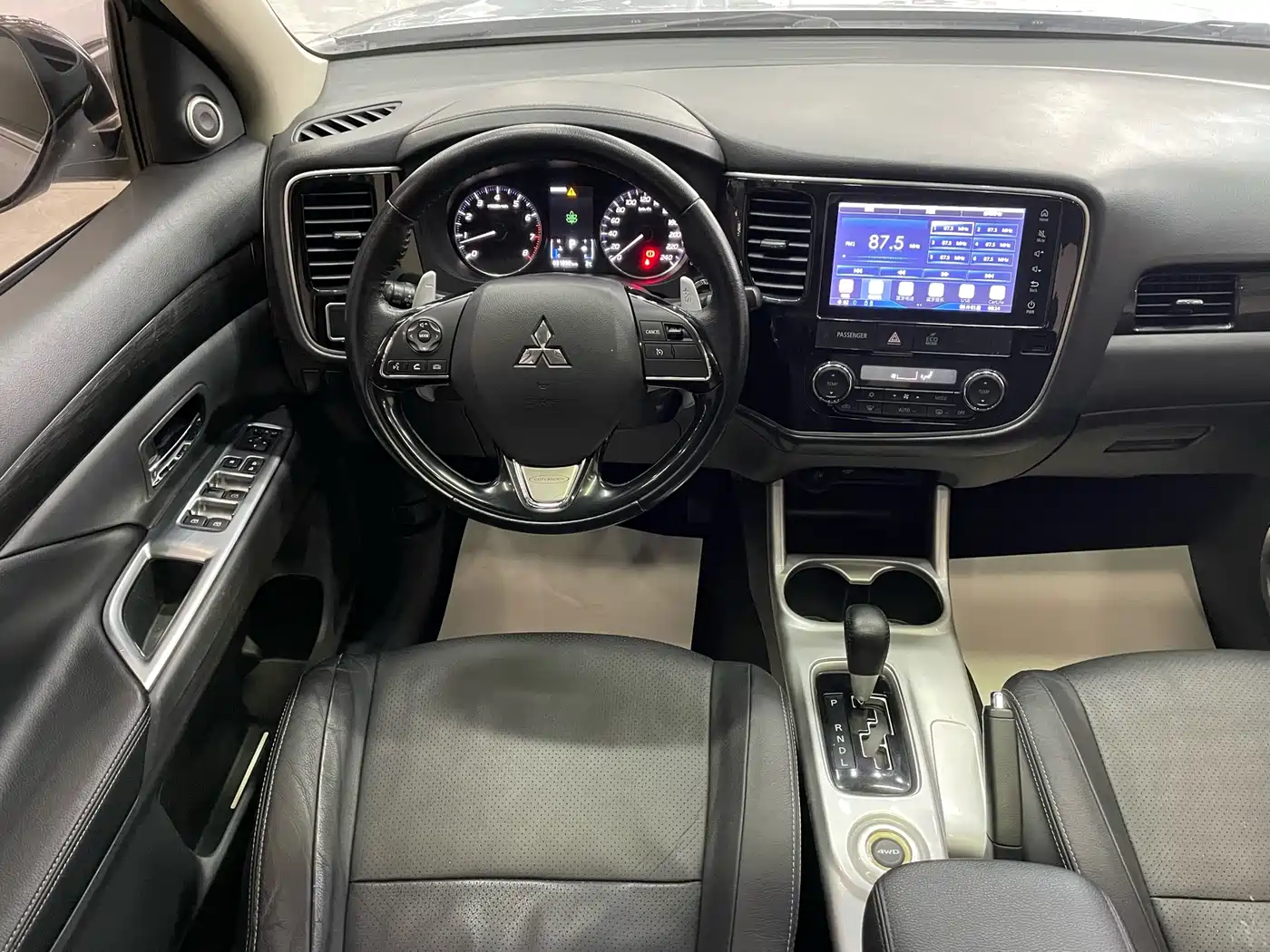 MITSUBISHI OUTLANDER