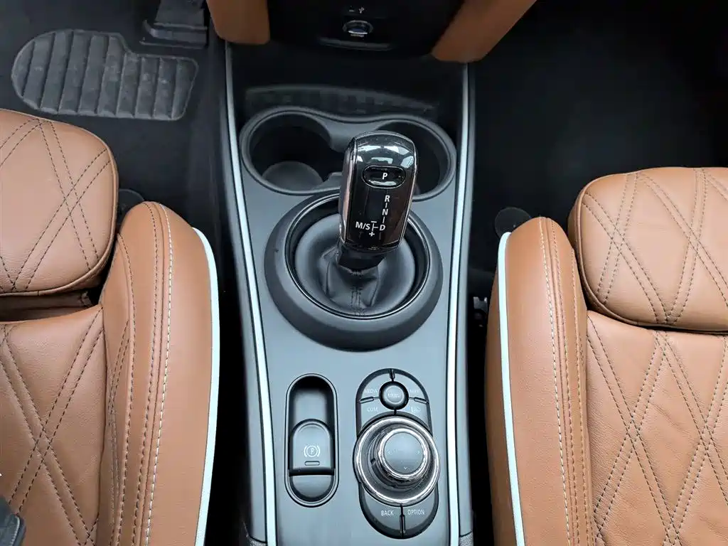 MINI COUNTRYMAN 2023 Second Facelift 2.0T COOPER S ALL4 Connoisseur фото 13