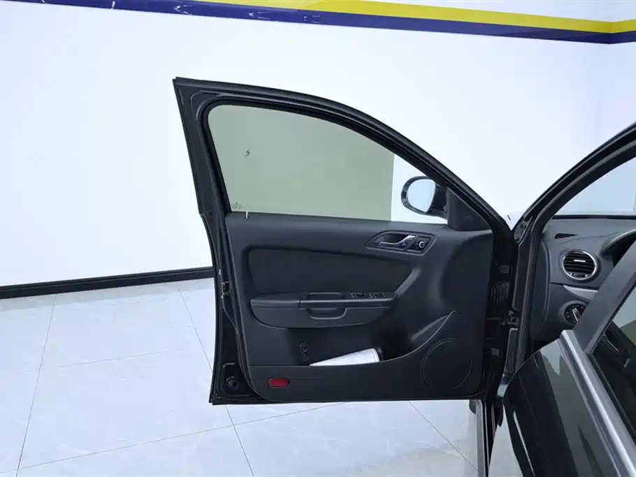 Volkswagen Lavida 2011 1.6L Manual Elegance Edition фото 7