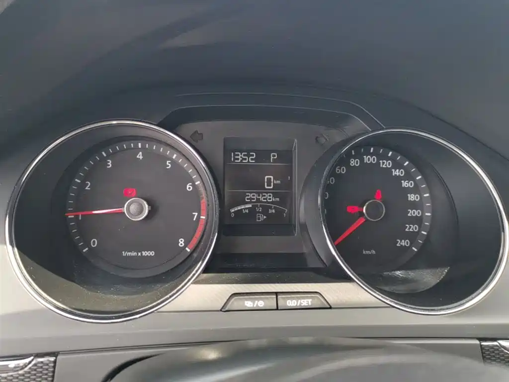 Volkswagen Bora 2014 1.6L Automatic Fashion Edition фото 12