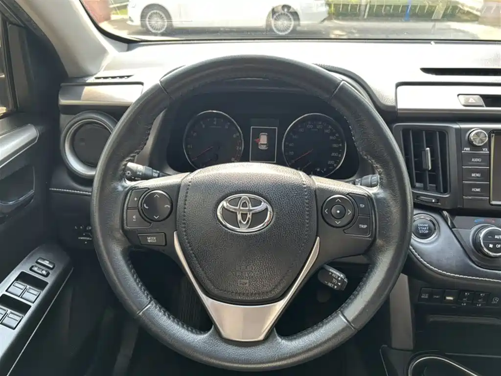 Toyota RAV4 Rongfang 2016 2.0L CVT 2WD Smart (China V) фото 9