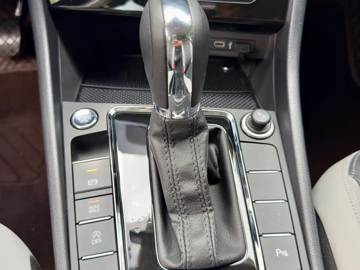 Volkswagen Bora 2023 300TSI DSG Premium Edition фото 17
