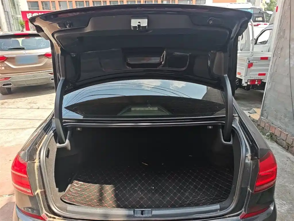 Volkswagen Passat 2017 330TSI DSG Prestige фото 19
