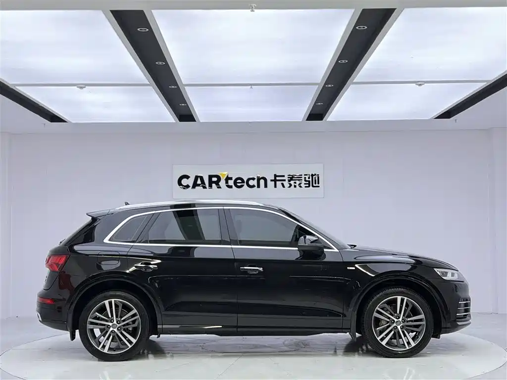 Audi Q5L 2020 Facelift 40 TFSI Honor Fashion фото 4