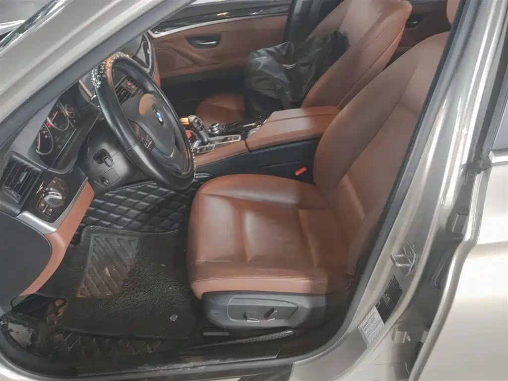 BMW 5 Series 2017 520Li Classic Edition фото 11