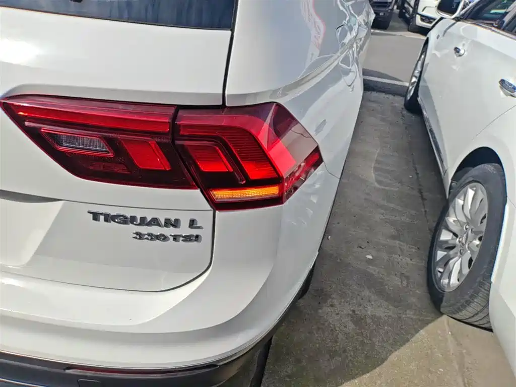 Volkswagen Tiguan L 2017 330TSI Automatic 2WD Luxury Edition фото 8