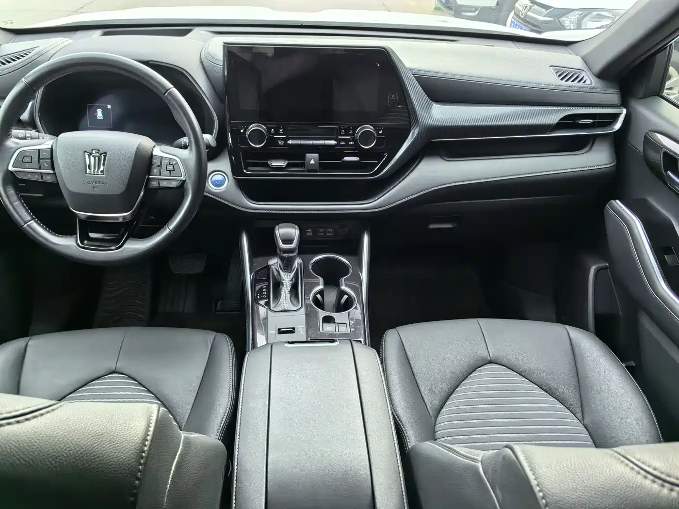 Toyota Crown Kluger 2022 2.5L HEV 4WD Premium Edition фото 8