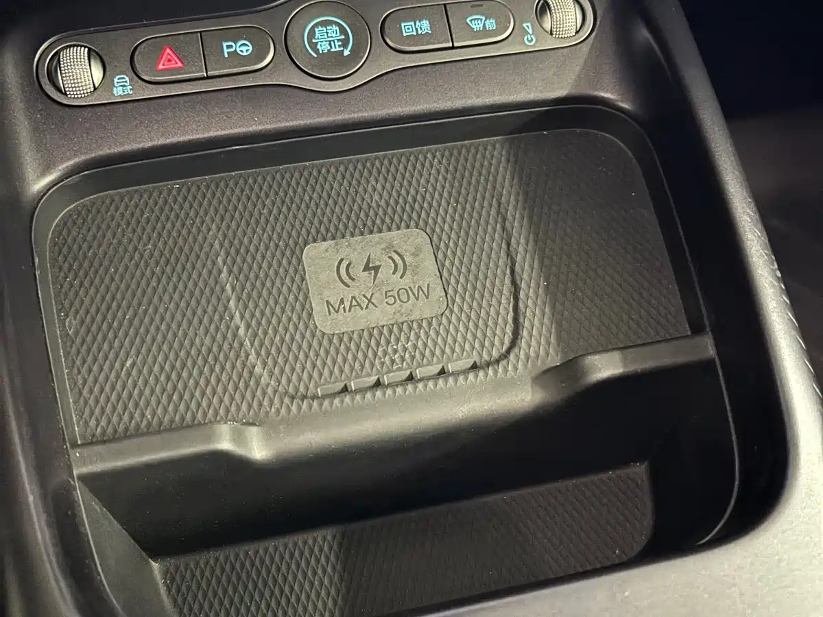 BYD Dolphin 2025 2025 Smart Drive Edition 410km Fashion Version