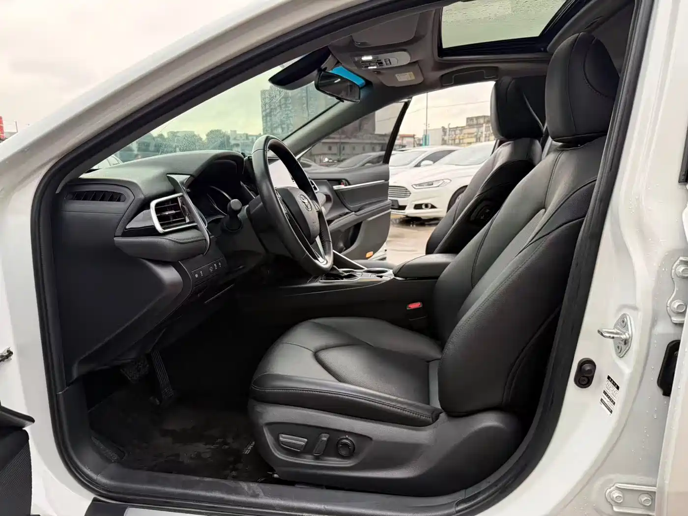 Toyota Camry 2021 2.0G Luxury Edition фото 4