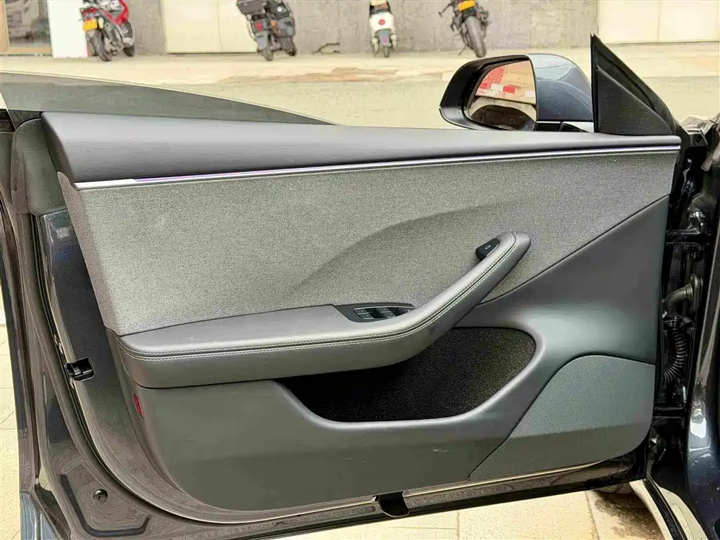 Фото 11 - Tesla Model 3