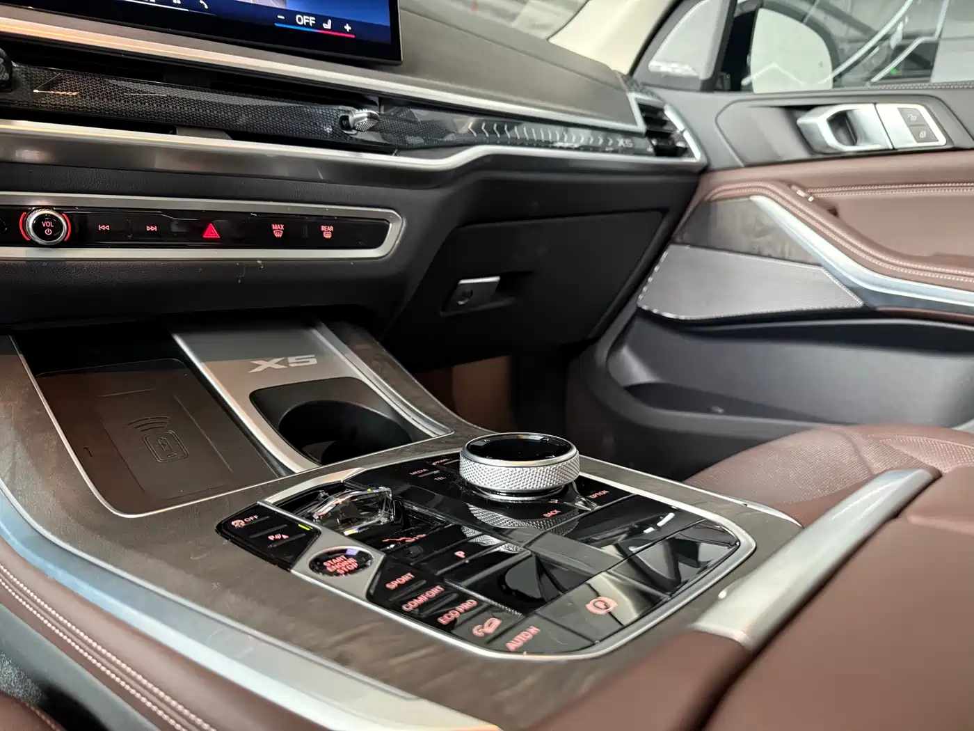BMW X5 2025 Model xDrive 30Li Exclusive M Sport Blackout Package фото 15