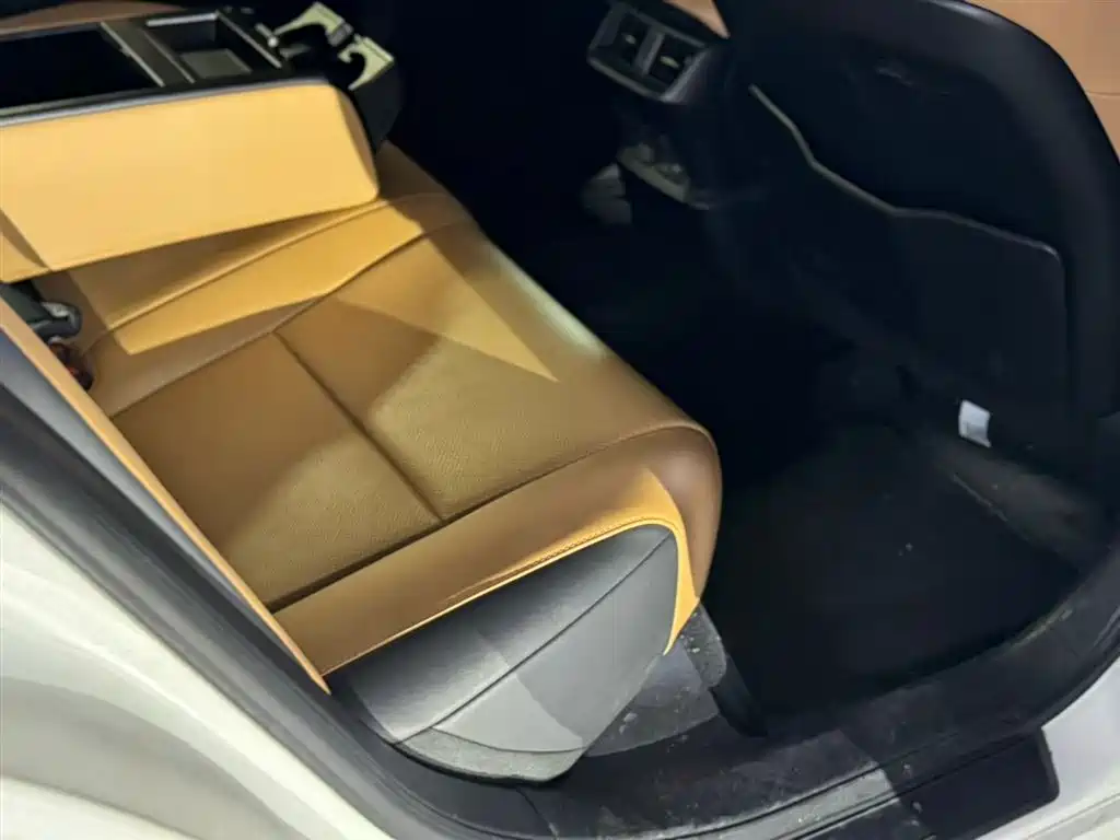 Lexus ES 2021 200 Excellence Edition фото 9