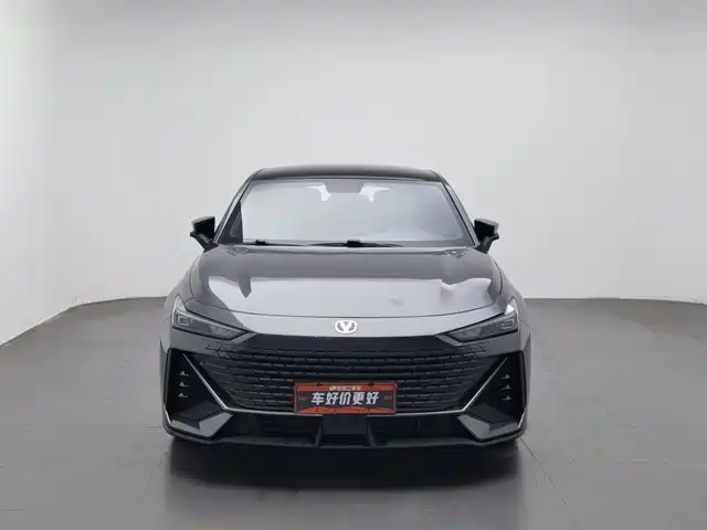 Changan UNI-V 2022 1.5T Premium Model — фото 3