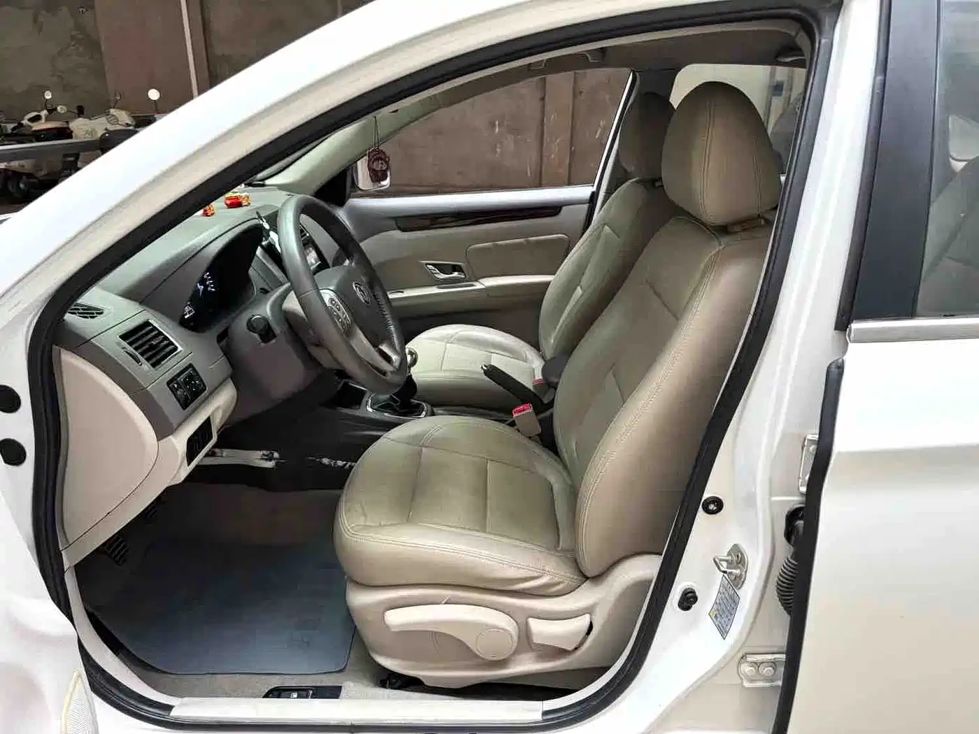 Dongfeng Fengxing Jingyi S50 2015 2014 1.5L Manual Premium Model