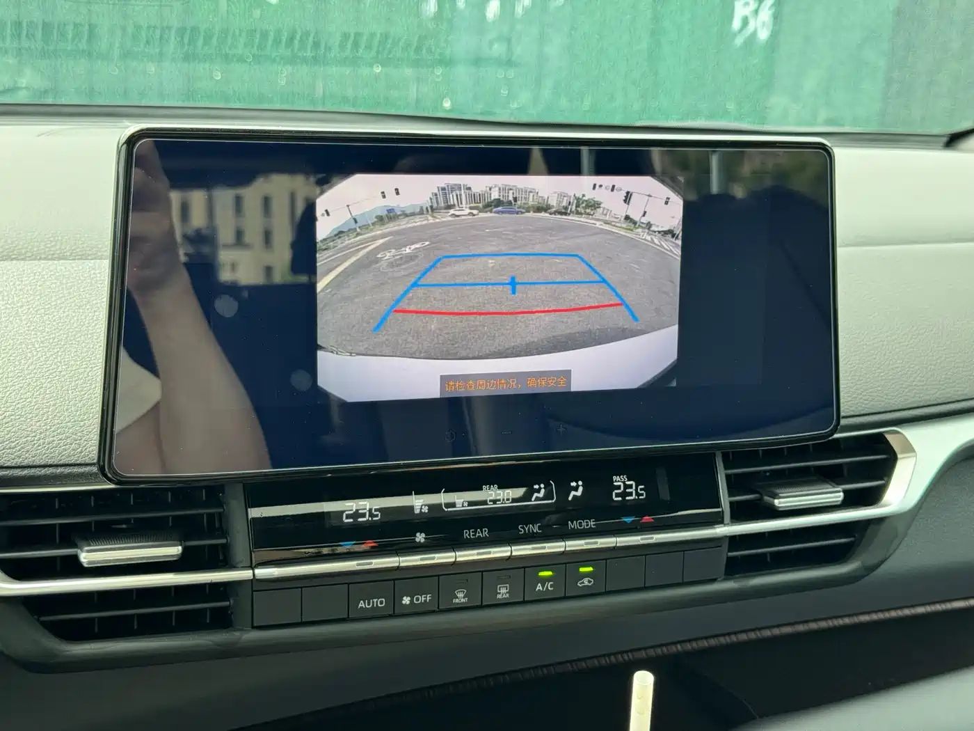 Toyota Granvia 2024 2.5L Hybrid Luxury фото 5