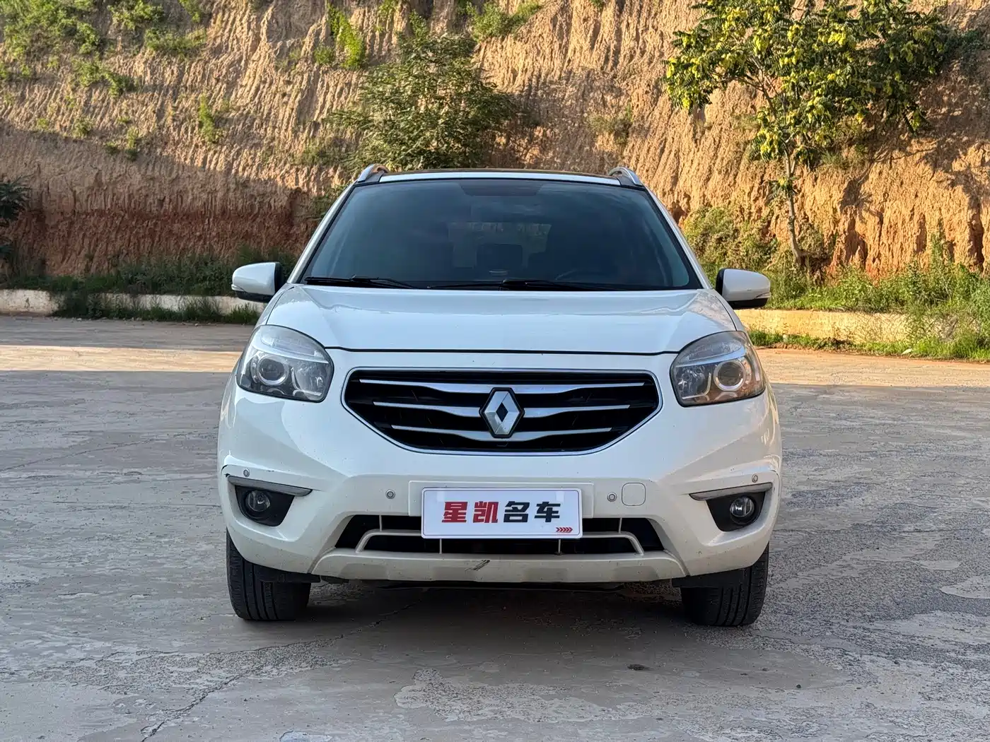 Renault Koleos (Import) 2012 2012 2.5L 4WD Comfort Navigation Edition
