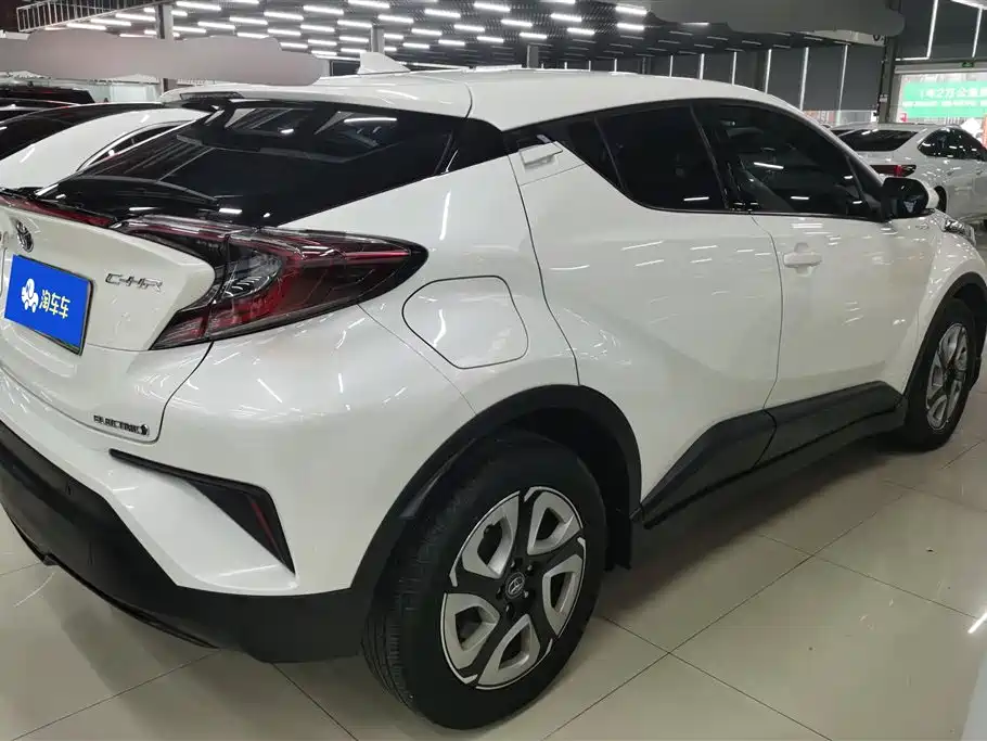 Toyota C-HR EV 2020 Premium Sunroof Edition фото 3