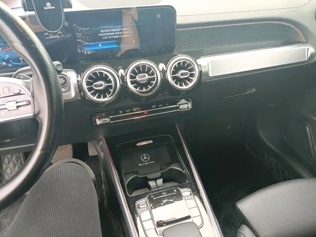 MERCEDES-BENZ GLB