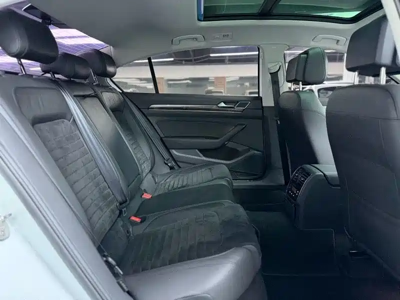 Volkswagen Magotan 2017 330TSI DSG Luxury фото 8