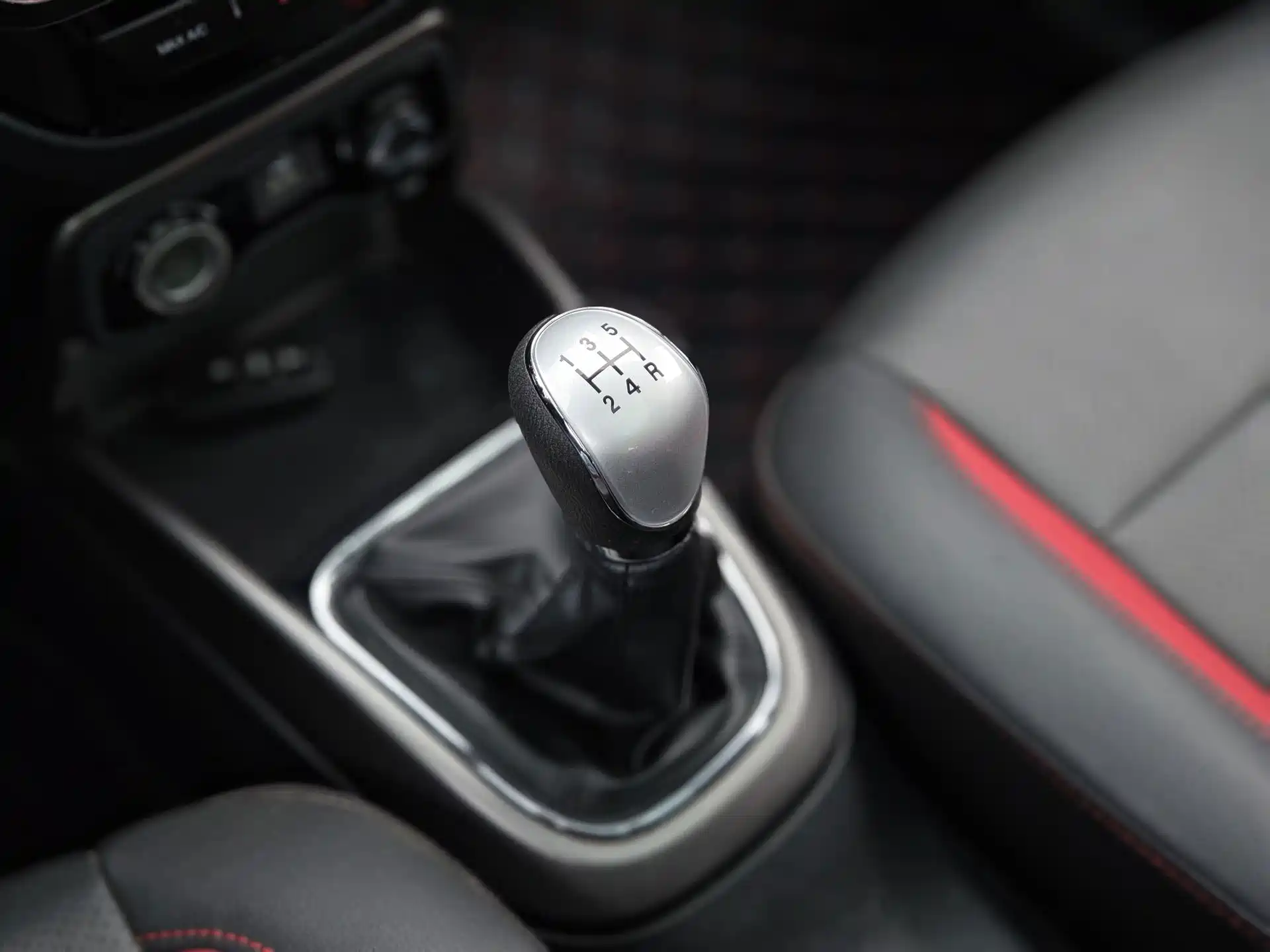 Фото 20 - Changan CS15