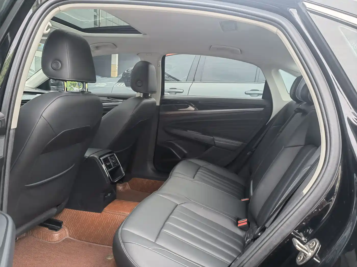 Volkswagen Passat 2024 280TSI Elite Edition фото 10