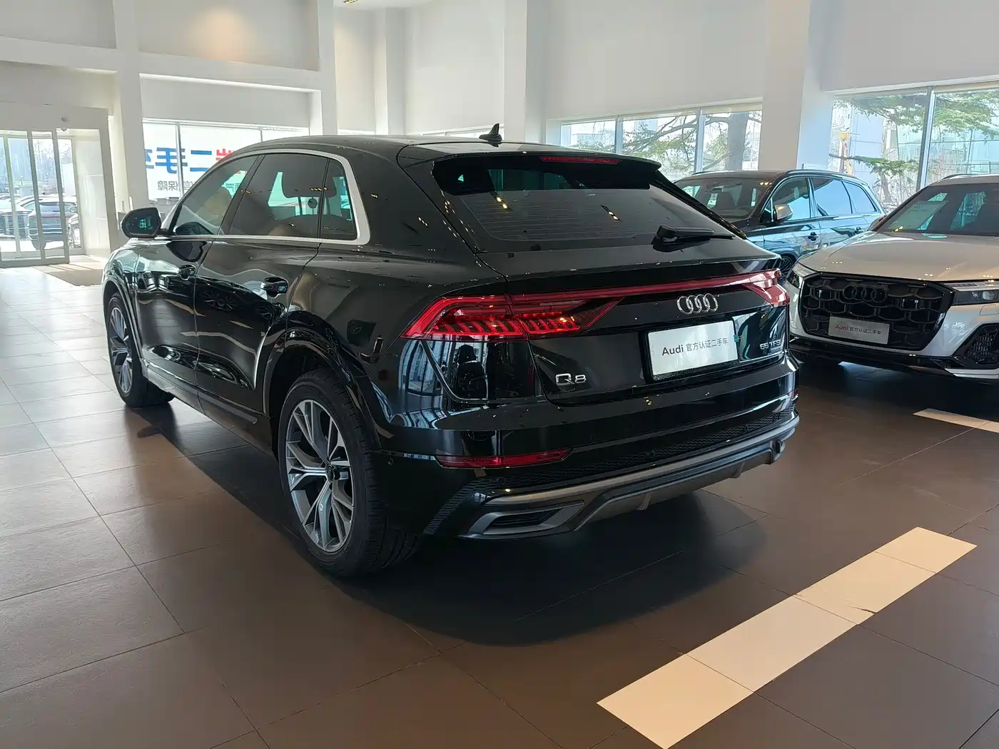 AUDI Q8