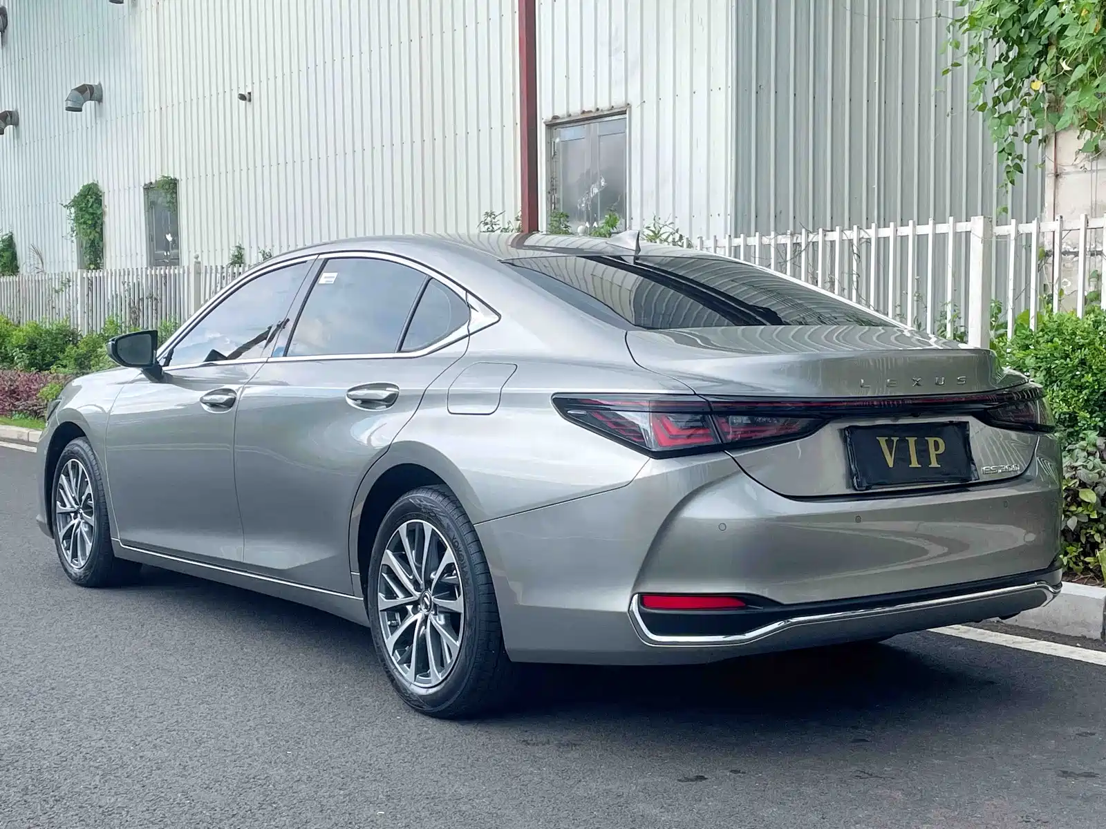 Фото 9 - Lexus ES