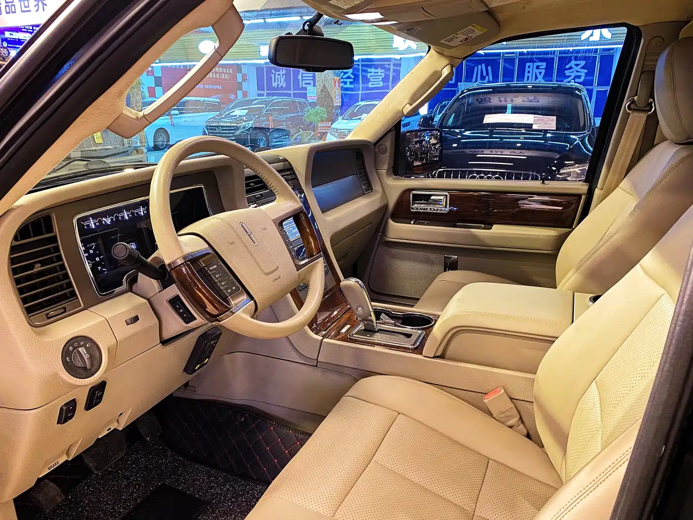 Lincoln Navigator 2010 5.4L AWD фото 13
