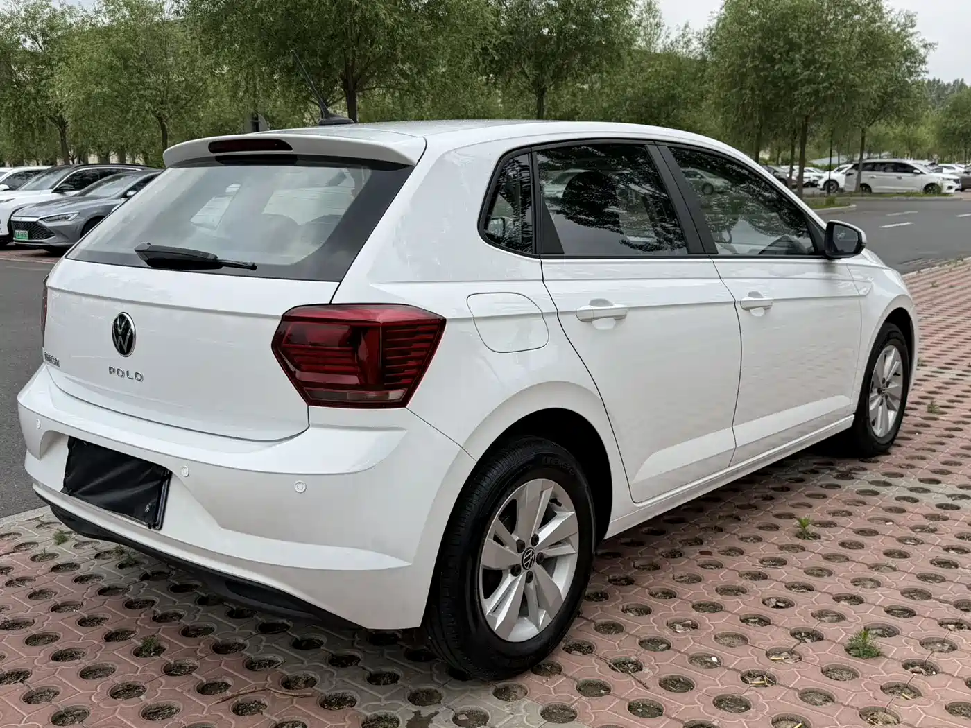 VOLKSWAGEN POLO