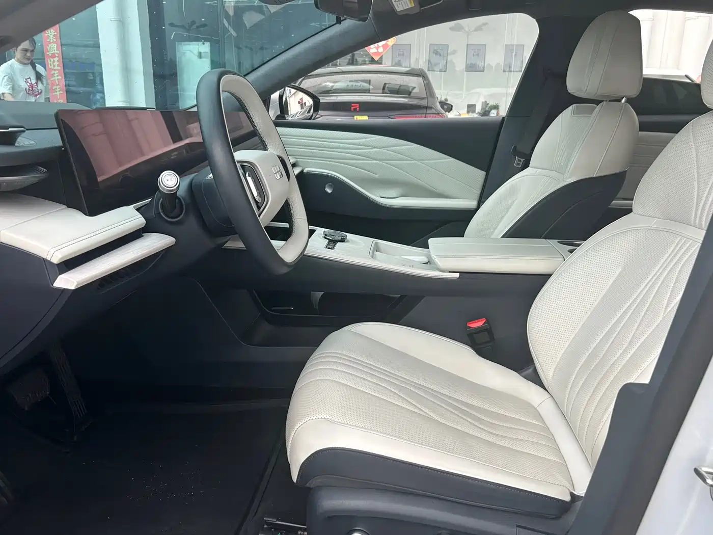 Geely Galaxy Galaxy E8 2024 665km RWD Starship Voyager Edition фото 4