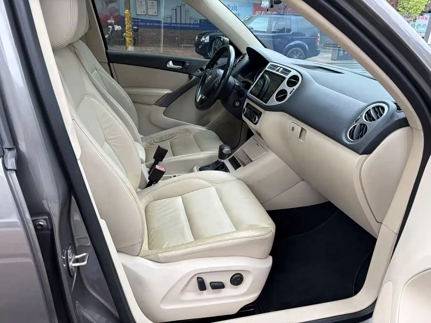Volkswagen Tiguan 2010 1.8TSI Automatic 2WD Urban фото 10