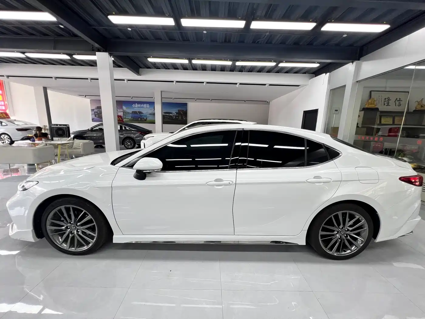 Toyota Camry 2026 Hybrid 2.0HXS Sport Plus Edition фото 3
